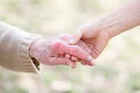 心理カウンセラーに聞いた「毒母の看取り方」後悔しないために必要な“傷との向き合い”