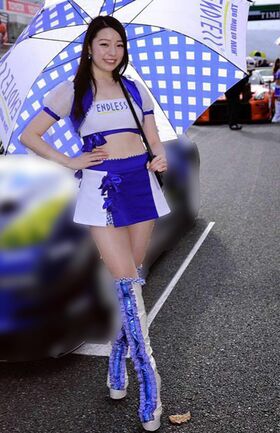 レースクイーン時代の元谷百合奈氏（本人ツイッターより、写真は一部加工）