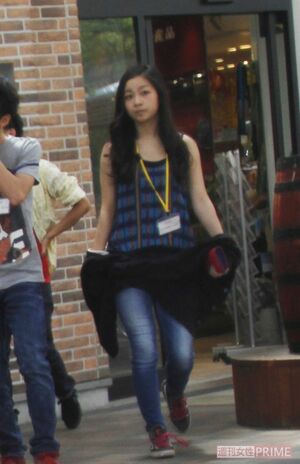 ブルーのタンクトップにスキニーデニム姿の佳子さま（写真は2015年5月）