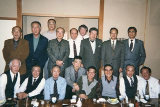 早稲田大学新聞学科のクラス会は忙しくても必ず出席。前列左端が元『主婦の友』編集長・高森二夫さん、右から3番目が巨泉さん