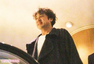 ほろ酔い加減で2次会に向かうムロ。騒いでいたが人気者だった