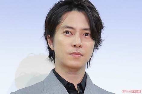 【『俺たちの箱根駅伝』出演】山下智久の“運転ショット”が「ずれ過ぎ」「筋肉アピール？」ファン困惑、過去には“サングラス水泳”も《2026年10月Choice》
