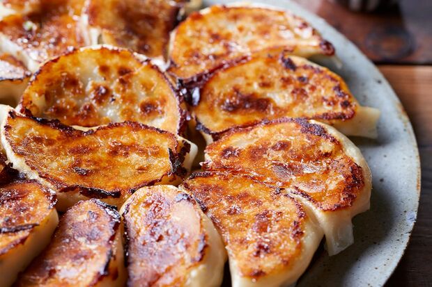 ねぎ餃子「わが家ではニラの代わりにねぎをたっぷりと！」　写真／横田裕美子（STUDIO BANBAN）