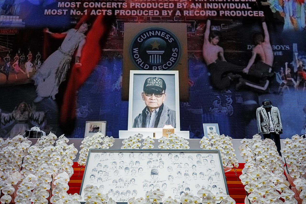 関係者が献花したジャニー喜多川さんの祭壇