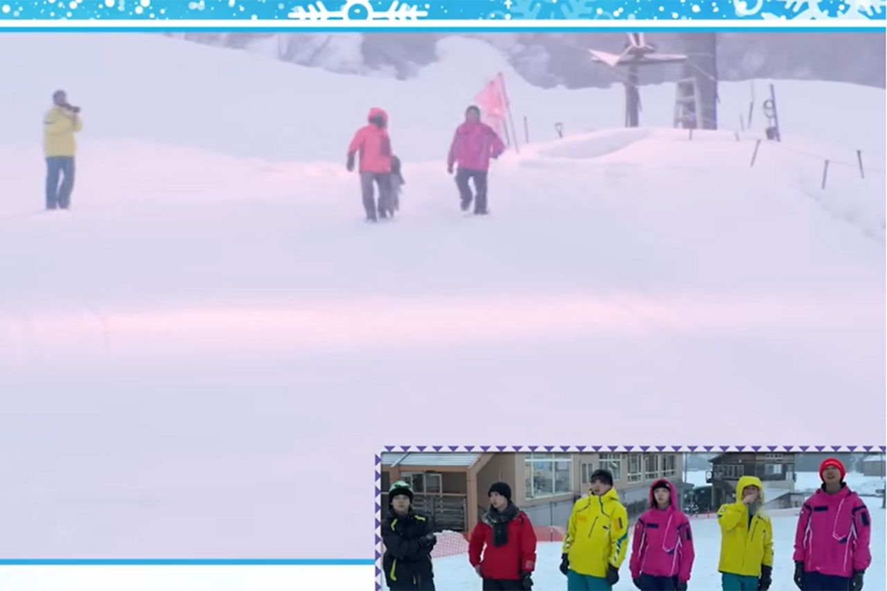 松田元太は口から白い煙を吐いている（Travis Japan公式YouTubeチャンネルより）