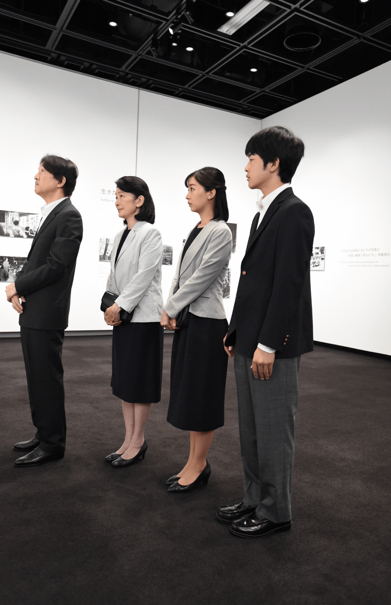 「被爆80年企画展　ヒロシマ1945」を見学する秋篠宮ご一家（2025年7月11日）