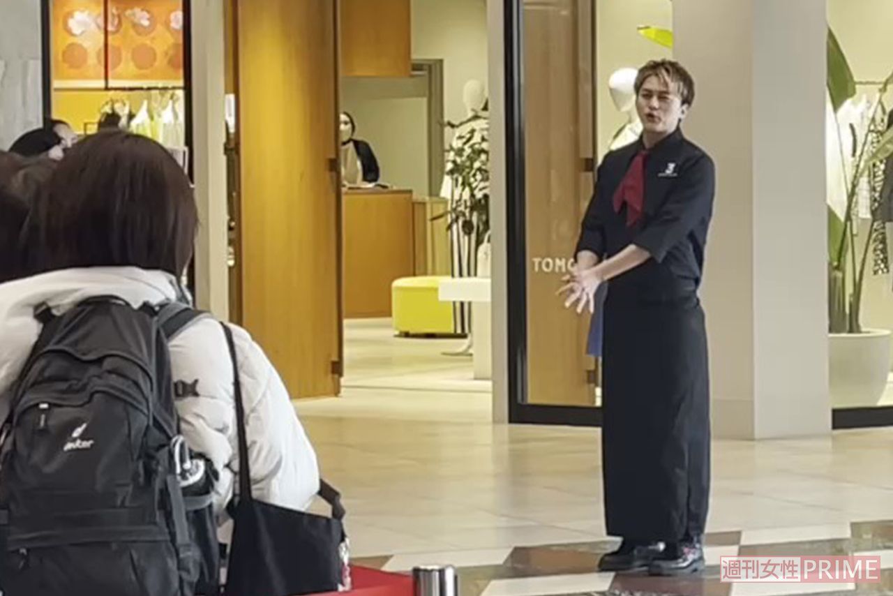 2023年2月14日、ファンに向けてあいさつをする小林豊