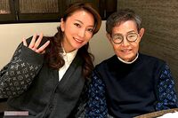 加藤茶＆綾菜夫妻が久しぶりのペアルックで「気恥ずかしい」、食事に同席したのは超ベテラン歌手