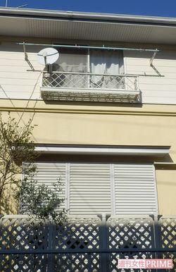 事件現場となったアパート。犯人は梨絵さんを殺害後に2階の窓から首をつって自殺した