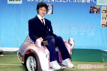 16歳当時。研究開発した「電脳車椅子」は世界でも認められた