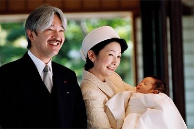 2006年11月、秋篠宮ご夫妻とともに生後70日目の悠仁さまのお宮参りにあたる『賢所皇霊殿に謁するの儀』が行われた