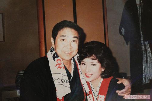 石原裕次郎さんの誕生日には、毎年ドンペリと赤いバラの花束を用意し、天国の故人と飲み明かす