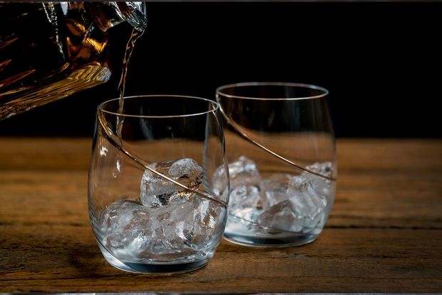 お酒の隣には常にお水を