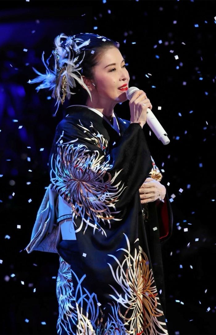 手術から約半月でステージに復帰。ファンから「おかえりなさい」の温かい声援が送られた　写真／藤あや子さん提供