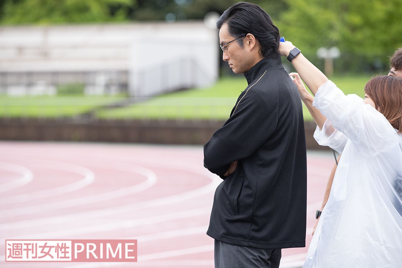 高身長のため、メイクさんも大変そう!?　撮影／齋藤周造