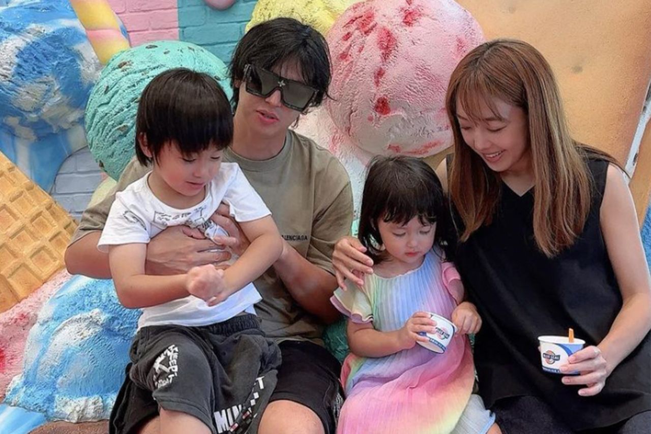 この夏は宮古島へ家族旅行。写真は「ブルーシール」にて。海で自然のウミガメを近くでたくさん見て感動