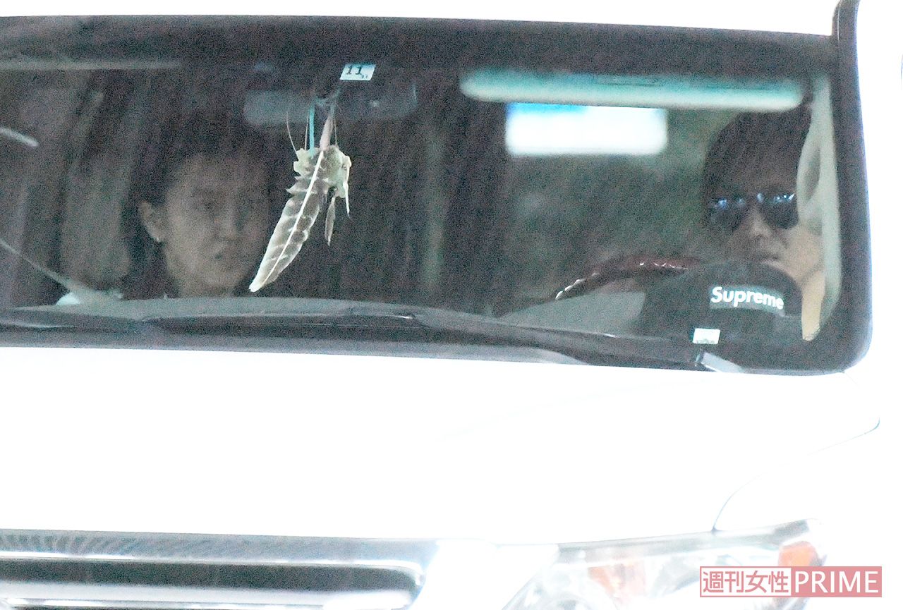 普段は静香の運転する四駆で送迎中の木村。父娘は楽しそうに話していた（その３）