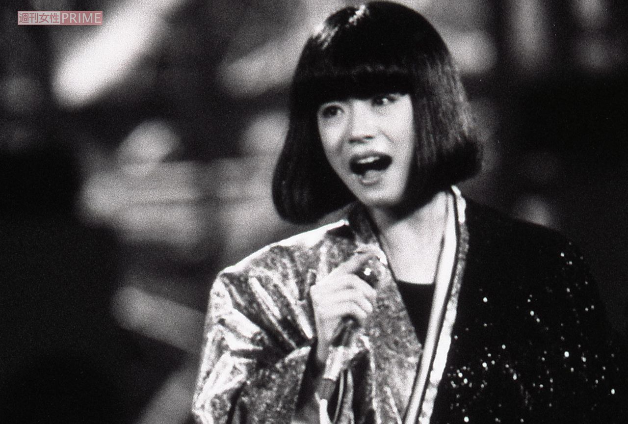 『DESIRE』を歌唱する中森明菜