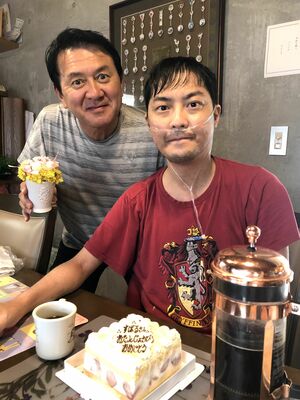 '21年には長男の昴さんが他界。9年間のがん闘病を自ら綴った著書『がんマラソンのトップランナー』が発売中（本人提供写真）