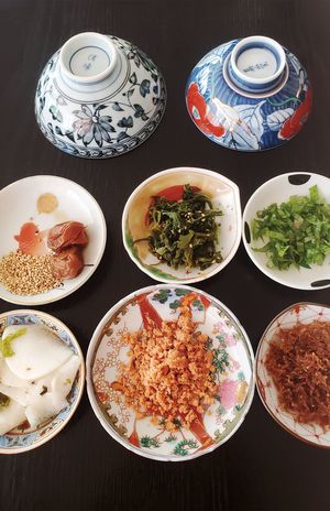 「お茶漬けでといわれ。メインは朝取れの茄子の塩もみなんて予定。でも浮かれて写真撮るの忘れた人～誰だあ～！！」（2020年6月24日／写真は『かおり的家ご飯』より）