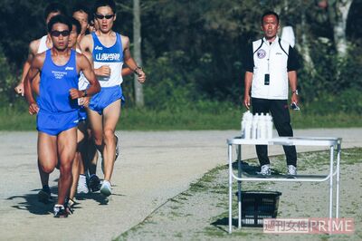 山梨学院大学の監督として34年間で箱根駅伝総合優勝3回という輝かしい成績を残す