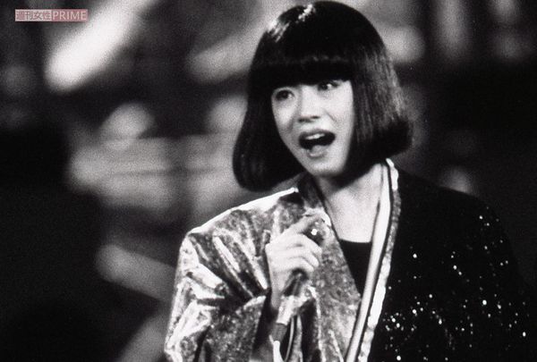 『DESIRE』を歌唱する中森明菜