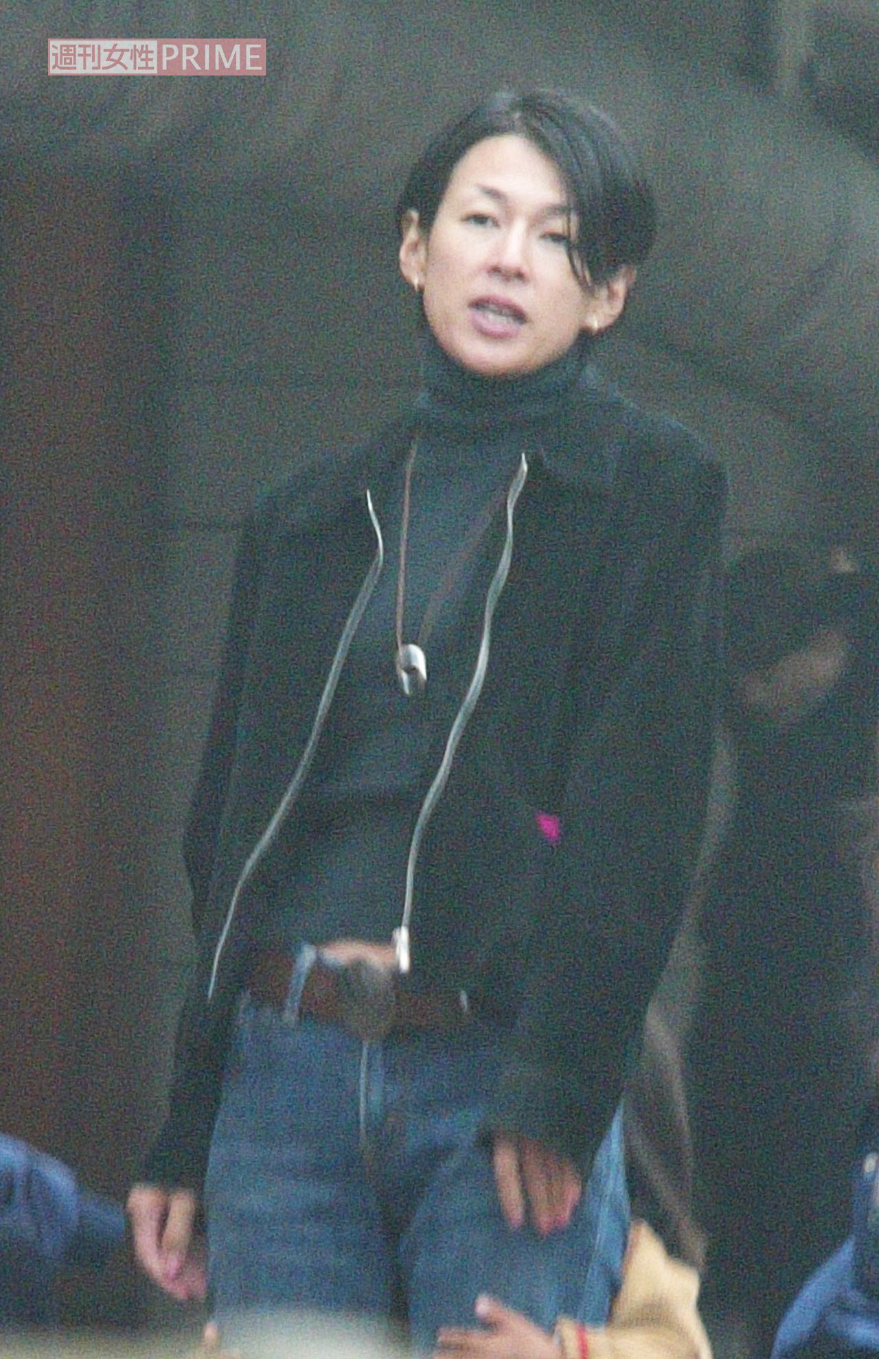 2004年、娘の送迎時も抜群のスタイルでオーラを放っていた鈴木保奈美