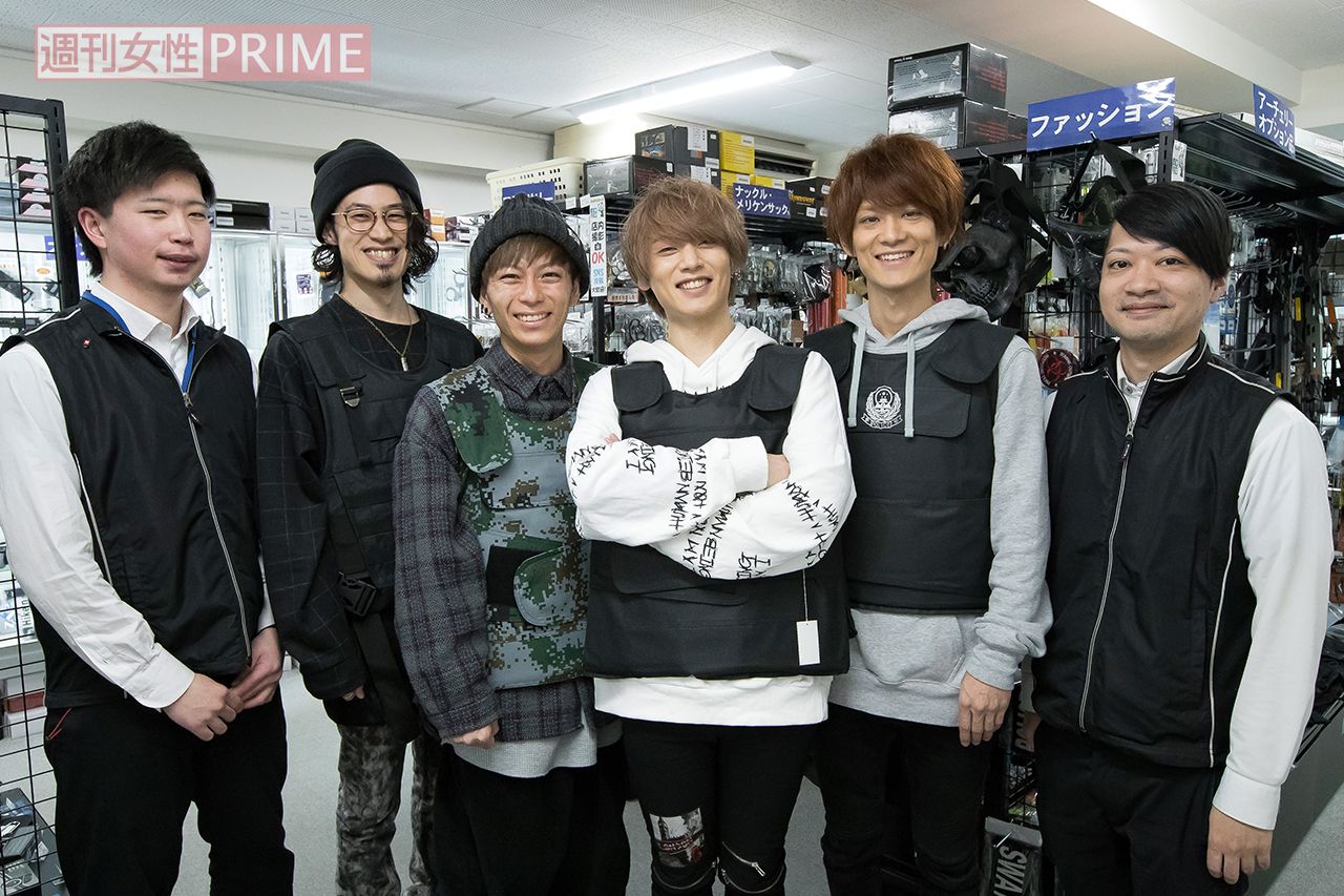 防弾ベストでキメて記念撮影！バッチリ防犯意識が高まりました!!