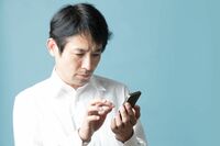 中高年も『スマホ依存』でゾンビ化！ “食欲不振・不眠・うつ症状”を招く危険な使い方