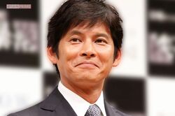 織田裕二、出演ドラマの宣伝で番組出演も「黒すぎて情報が入ってこない」変貌ぶりに「身体悪いのか?」「背景のセットと同化」「松崎しげる超え」驚きの声が殺到…