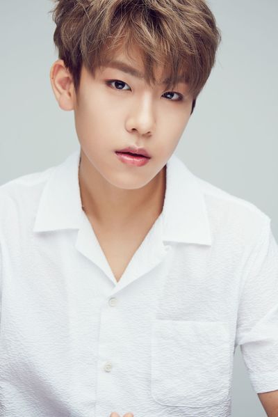 パク・ウジン　（c）CJDigitalMusicAllrightsreserved.（c）2017PONYCANYONINC.