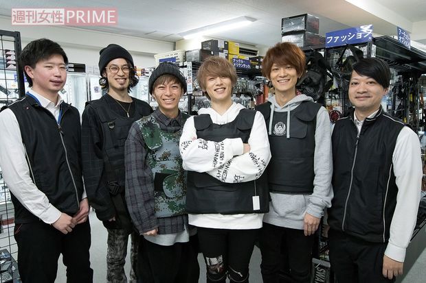 防弾ベストでキメて記念撮影！バッチリ防犯意識が高まりました!!