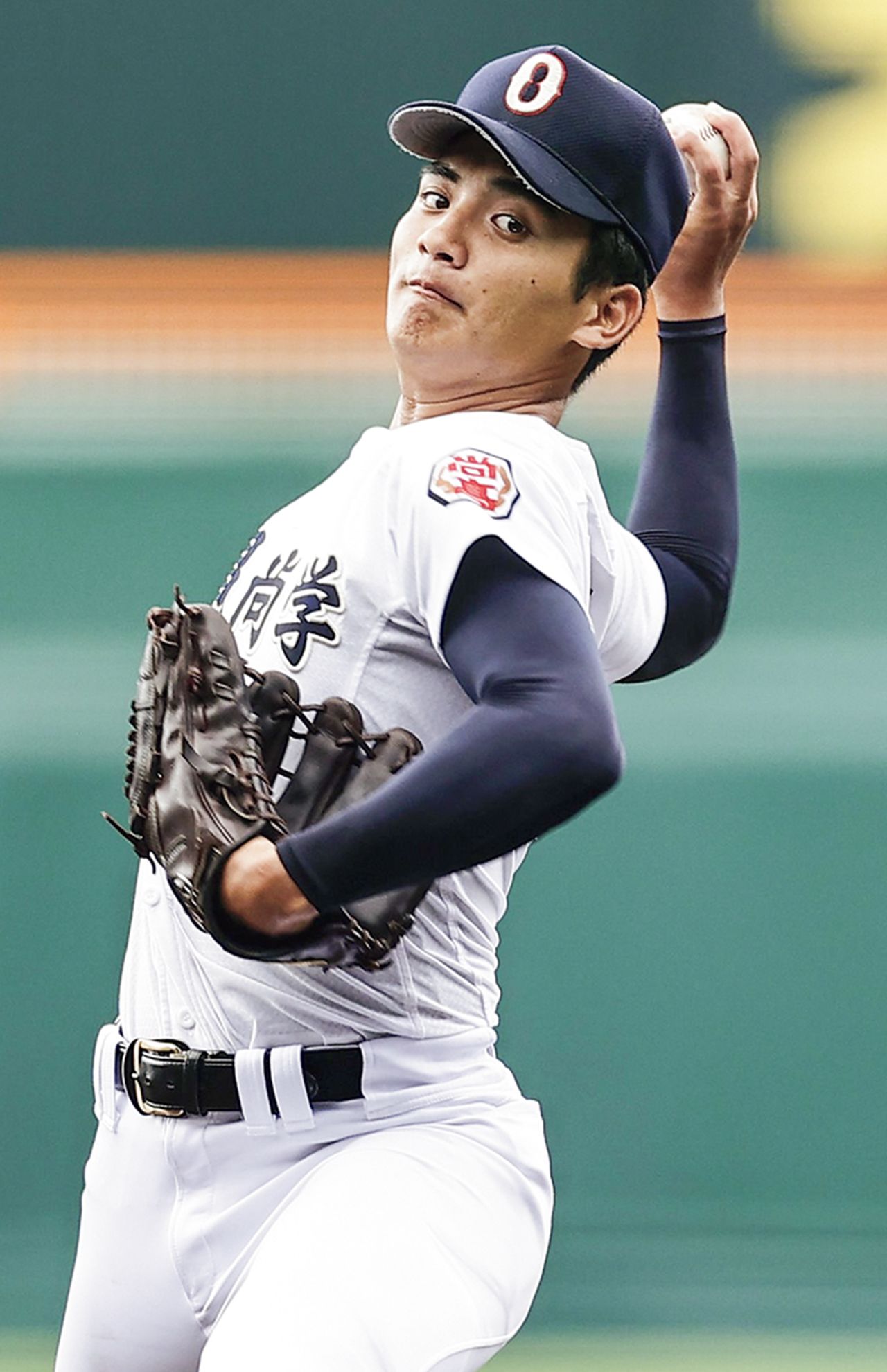 沖縄 沖縄尚学の東恩納 蒼（3年）沖縄尚学の甲子園出場は2年ぶり10回目。焦らない安定した投球が強みの東恩納（写真／共同通信社）