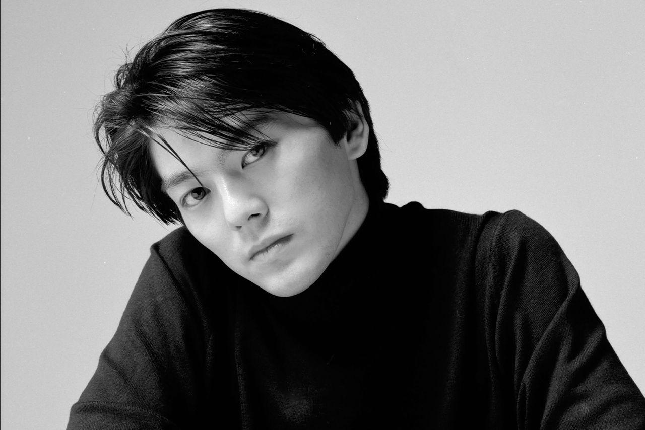 ソニーミュージックの尾崎豊の公式HPにはモノクロ写真が。MVが公開されるなど今でも更新は続く（ソニーミュージックオフィシャルサイトより）