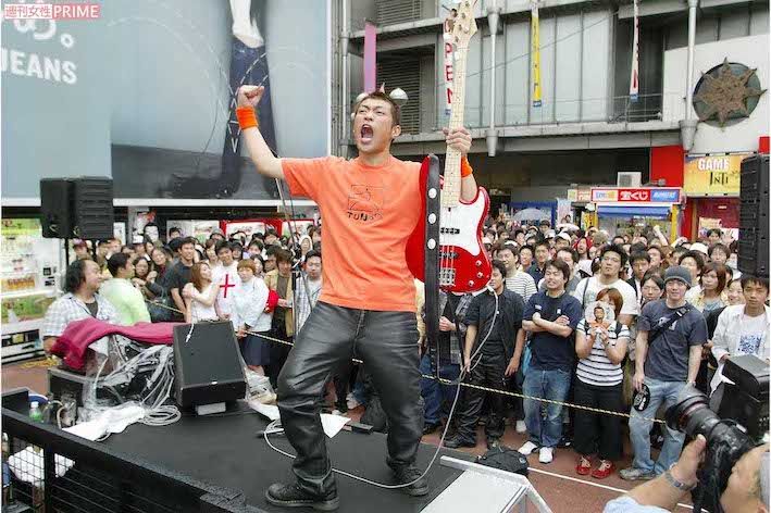 2003年『佐賀県』の大ヒットで一躍スターになったはなわ