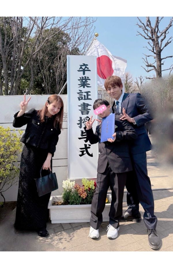 次男・昊空（そら）くんの卒業式に出席した辻希美と杉浦太陽（辻希美のブログより）