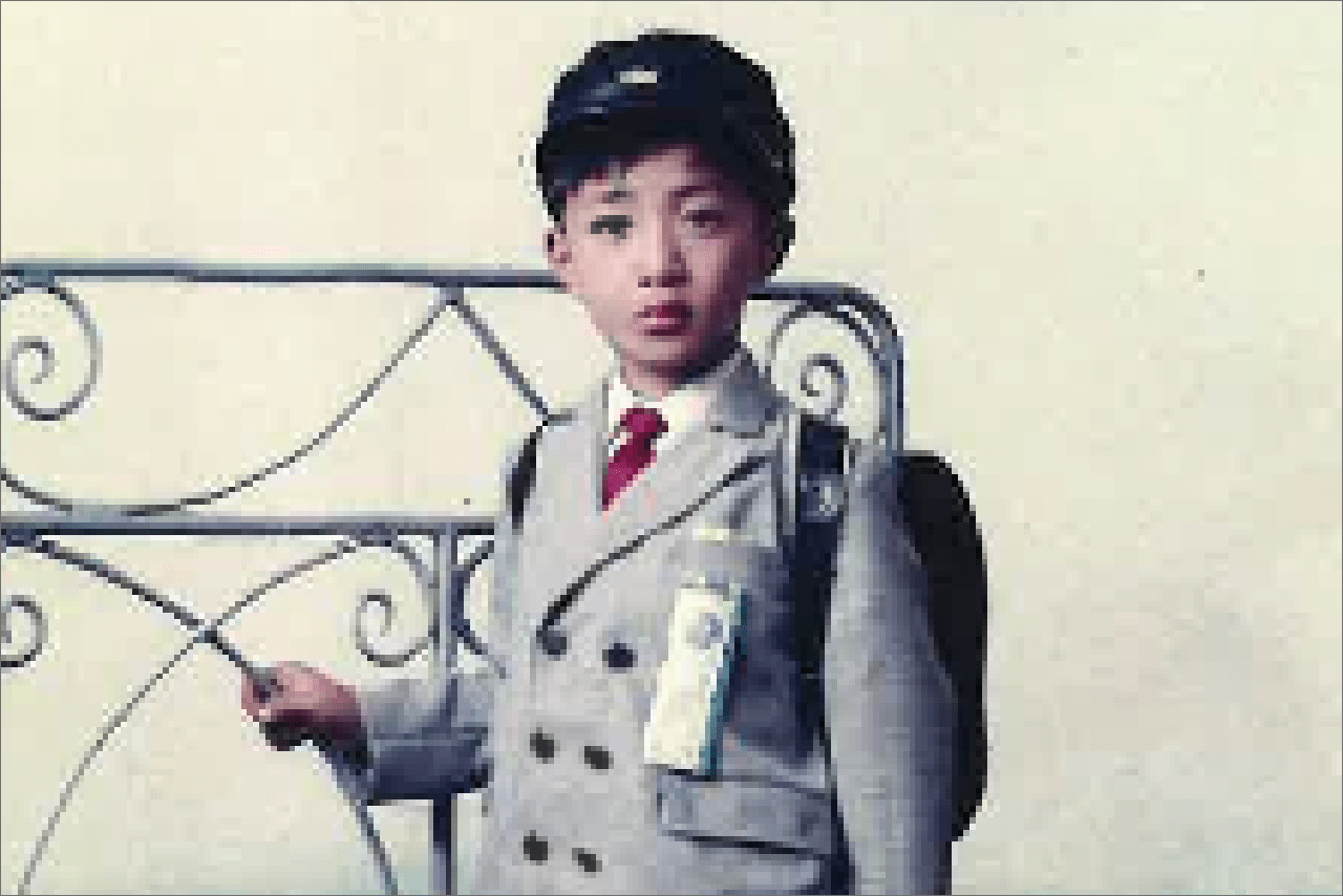 小学校では児童会長も務めた。写真は1年生時