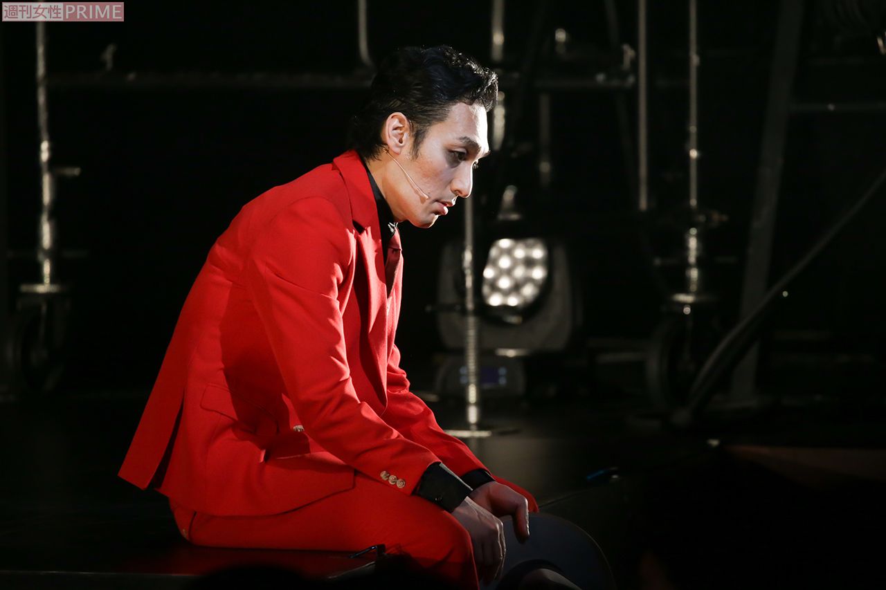 本作では、ヒトラーが独裁者として上り詰めていく過程を、シカゴのギャングの世界に置き換えて描き出していく　撮影／佐藤靖彦