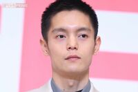 窪田正孝がSNSで金髪オン眉ヘア披露「骸骨っぽい」頬コケた姿に心配の声も“スピ認定”でたどり着いた新境…