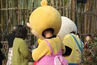 着ぐるみからうなじが丸見え!?　中国遊園地のトンデモないパクリぶりに思わず爆笑