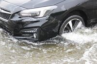豪雨・浸水時、どう行動するべきか　自主避難の雨量、車が走れる水深は？