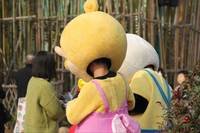 着ぐるみからうなじが丸見え!?　中国遊園地のトンデモないパクリぶりに思わず爆笑