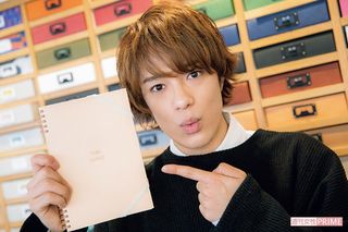 完成〜!　表紙には「YURU SANPO」の文字を入れてもらいました!  撮影／矢島泰輔