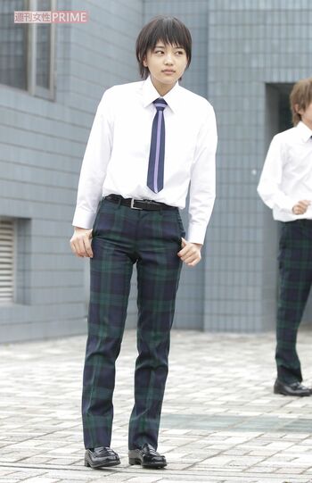 2011年のTBS系ドラマ『桜蘭高校ホスト部』にて、男子高校生に扮した川口春奈