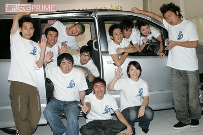 日産自動車新CM発表会に登場した『はねるのトびら』メンバー（2006年12月15日）