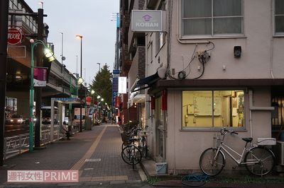 吉田容疑者が母親とともに出頭した自宅近くの交番