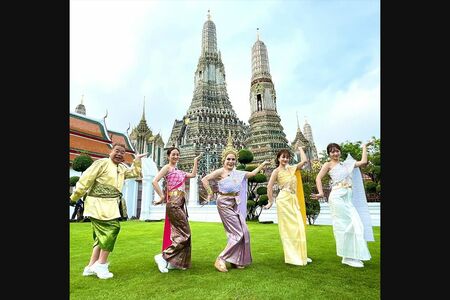 日本テレビ『世界の果てまでイッテQ！』では“デヴィ女子会”を結成。若い世代とも対等にわたりあっている。芸能界のライバルはイモトアヤコなんだとか（『世界の果てまでイッテQ！』番組公式インスタグラムより）