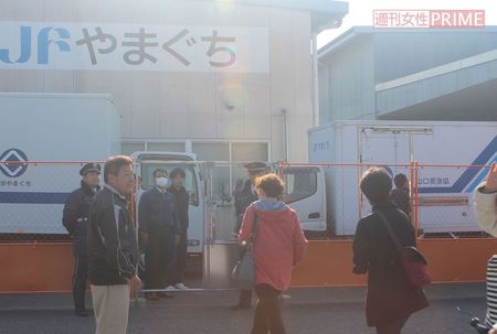 漁業補償金をめぐる集会へ向かう祝島の“おばちゃんたち”　撮影／山秋　真