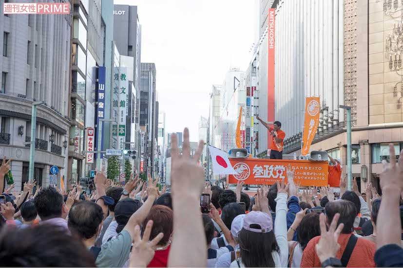 2022年の参院選時、東京・銀座で街頭演説を行う参政党の神谷宗弊代表