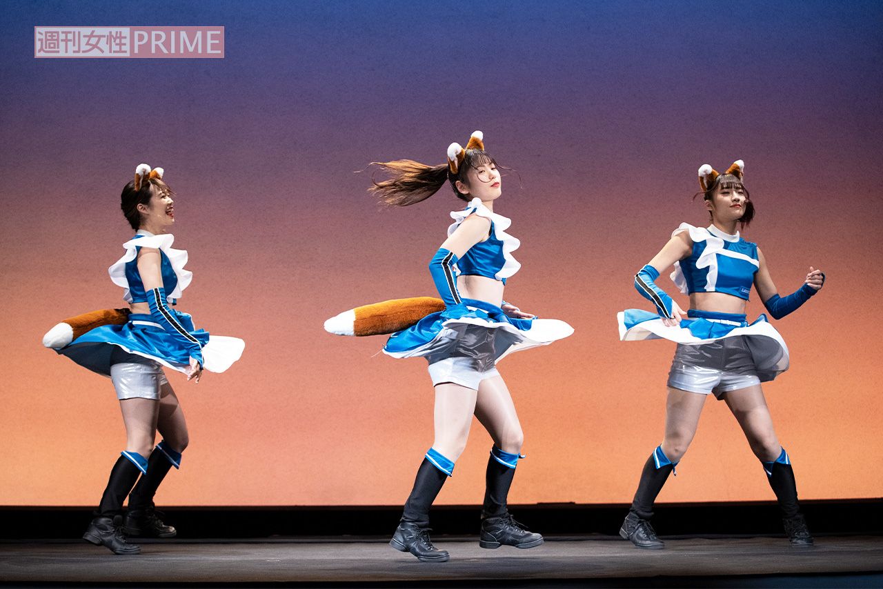 ファイターズガールズによる「きつねダンス」